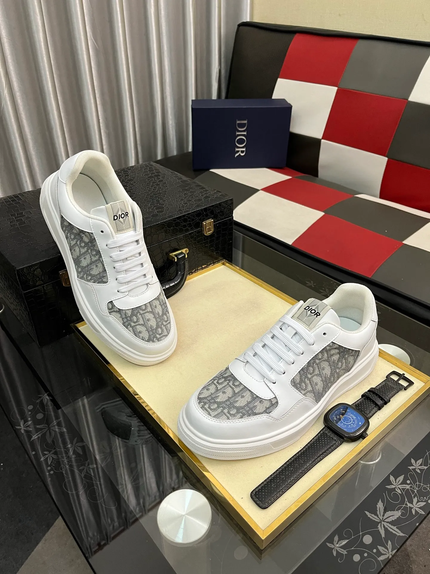 Men's men's shoes 💰420⌚️⌚️Dior unique modern style sneakers. Counter purchasing 🏃casual leather shoes😍😍 original cowhide leather imported from Italy (refuses to discolor and grind feet) soles: original soles specially provided by the original factory, super cool 😍breathable when walking 👍 style design ⚠️ super comfortable and wear-resistant original soles. Just like shooting the real thing 🎬The real thing is better Code number: 38-442️⃣Colors available